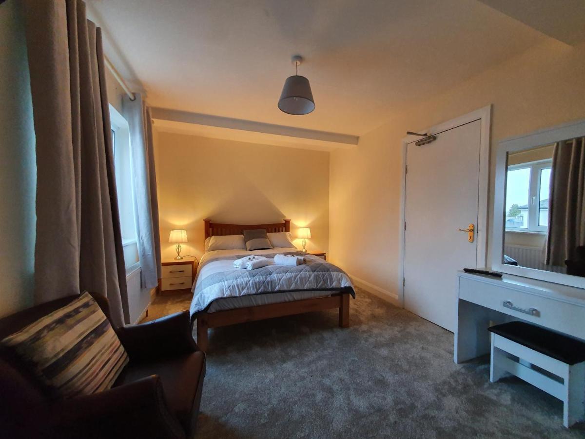 The Bowers Bar & Restaurant Hotel Ballinrobe Bagian luar foto