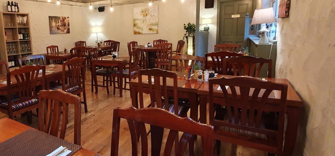 The Bowers Bar & Restaurant Hotel Ballinrobe Bagian luar foto