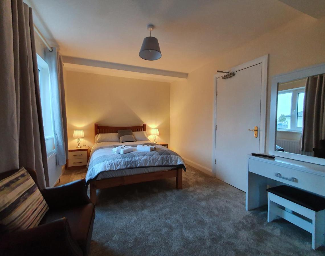 The Bowers Bar & Restaurant Hotel Ballinrobe Bagian luar foto